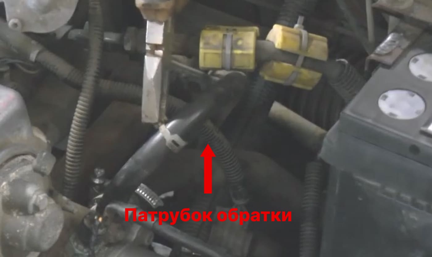 патрубок обратки на Лада Калина