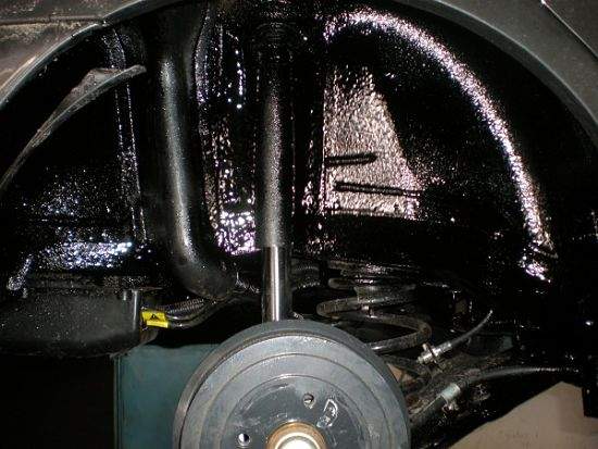 мастика на колесных арках