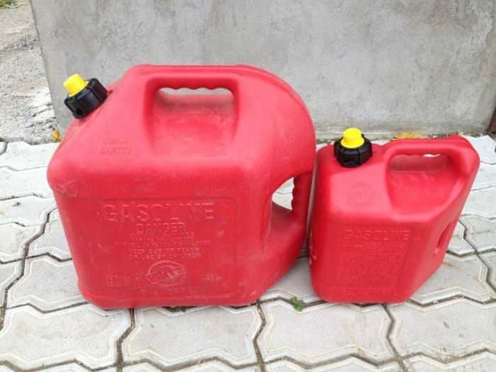 пластиковая канистра