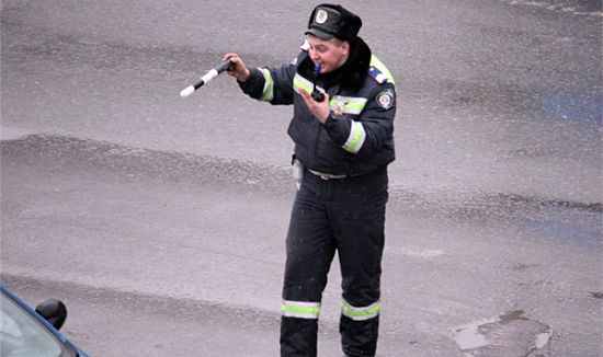 остановка автомобиля жезлом