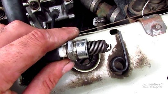 свеча не дает искру зажигания