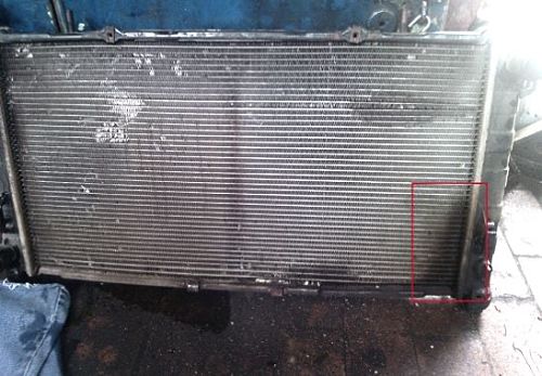 Течь радиатора машины