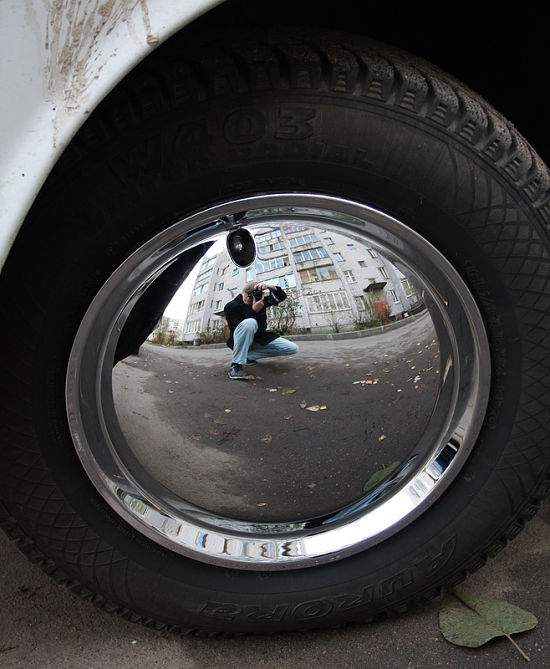 Металлический автомобильный колпак закрытого типа