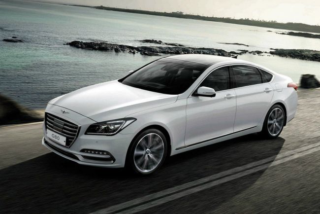 автомобиль едет