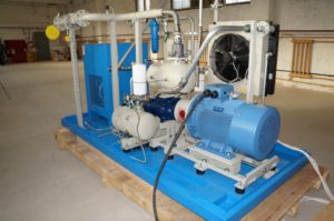 стоит винтовой компрессор