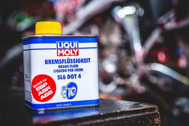 Тормозная жидкость Bremsenflussigkeit DOT 4