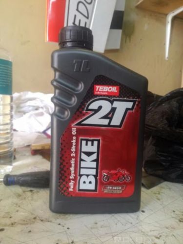 Масло в канистре